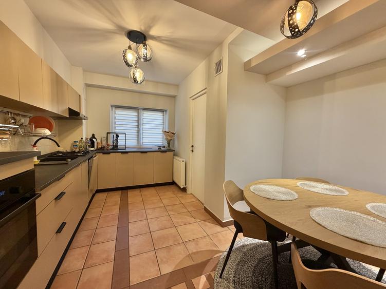 Apartament 3 camere, renovat, lift, 2 bai, zona Tipografilor