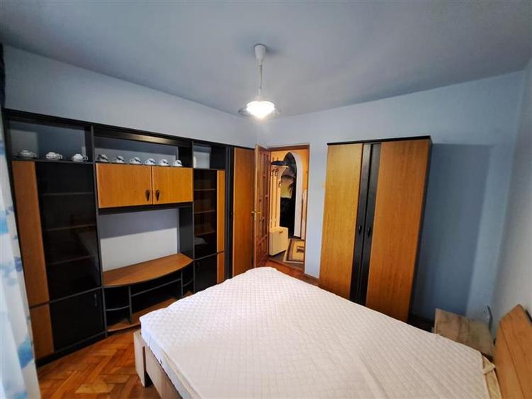 Apartament cu 2 camere, Decomandat, situat in cartierul Manstur!