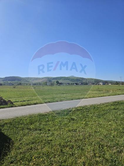 Teren intravilan de vânzare în Crăciunești – 1.780 mp