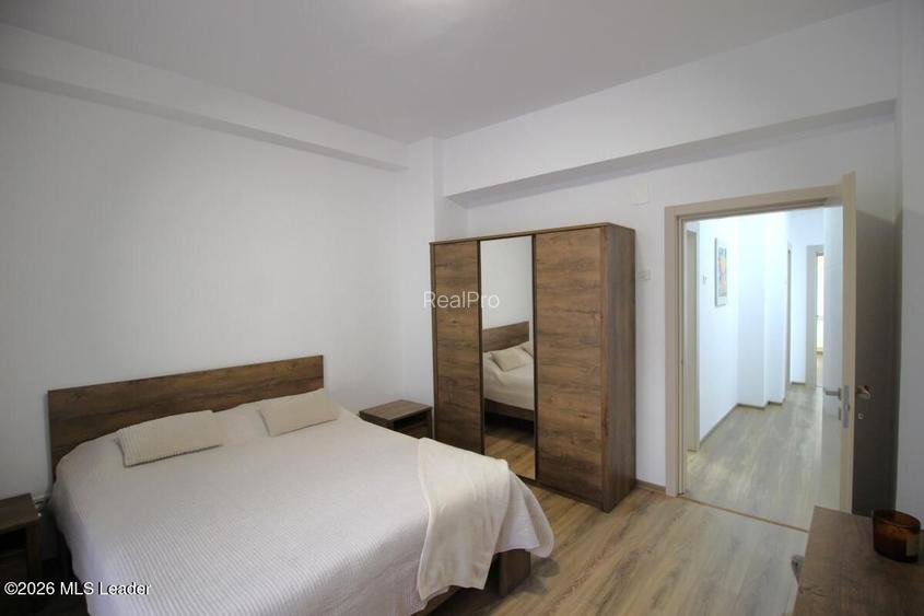 Piata Romana, 4 camere 138 MP total, Etaj 2/9, renovat - utilat, liber - 35