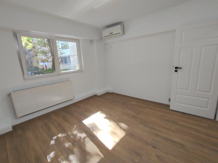Spatiu comercial | Tineretului | 4 camere | Decomandat | Centrala | AC