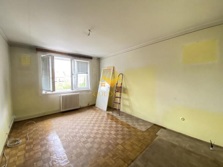 Apartament 2 camere decomandate orientat Sud, et 3/4, P-ta M. Viteazu!