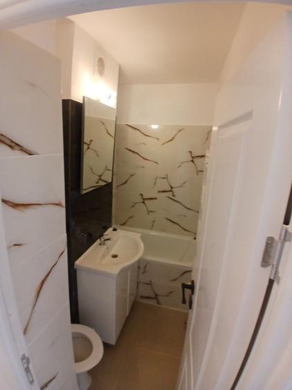 Apartament de 3 camere, etaj 2/4, zona Alexandru cel Bun