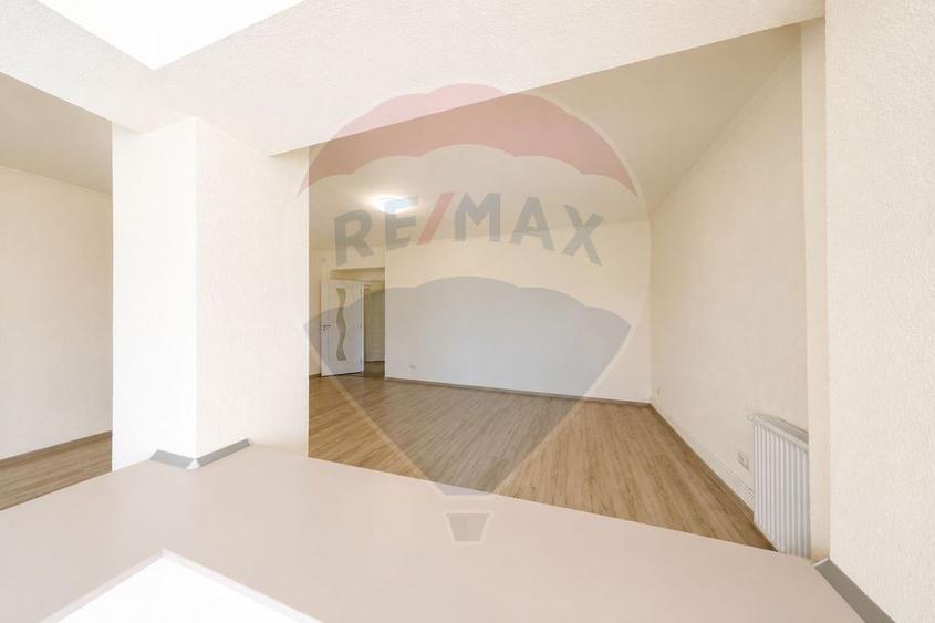 Apartament cu 4 camere de vânzare în zona Centrul Civic
