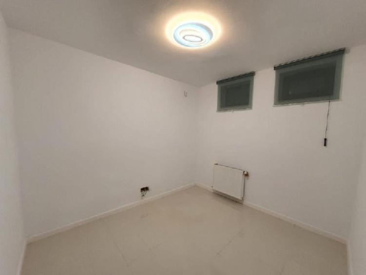 Imobil birouri singur curte, 8 camere.D+P+2, cu locuri de parcare in fața
