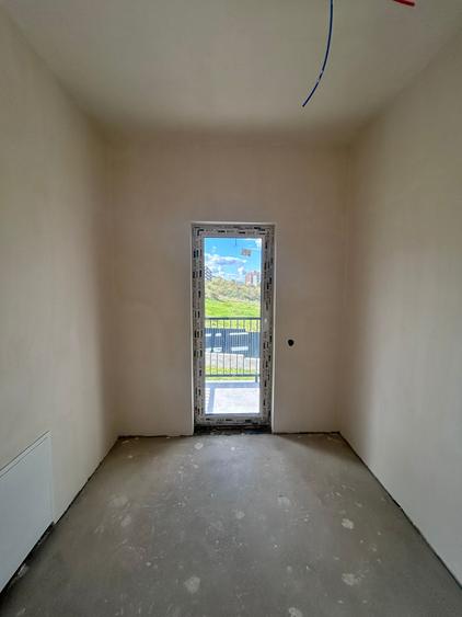 CASA TRIPLEX DE VÂNZARE ÎN FLOREȘTI