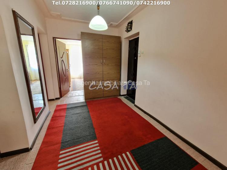 Inchiriere apartament 3 camere, situat in Targu Jiu, Str. G-ral Christian Tell - 7