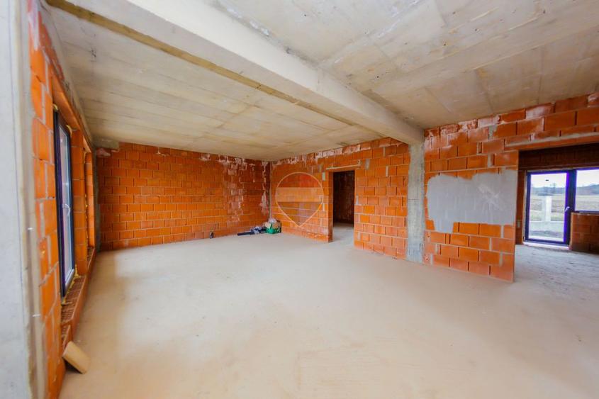 IEFTIN! Săcălășeni, vilă deosebita de vânzare !
