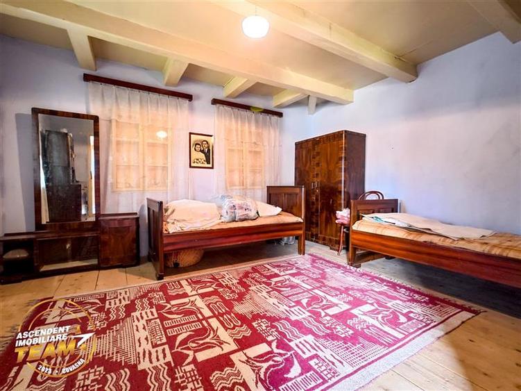 REZERVAT ! Casa traditionala din lemn, cu sura din piatra, Arcus, Covasna.