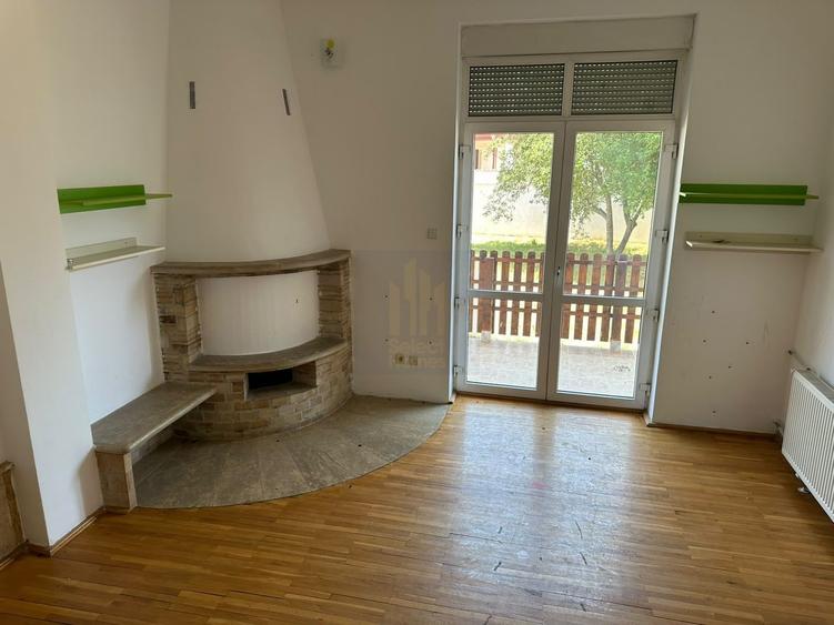 Vila 10 Camere 600mp Teren 1775 mp de Vanzare *Iancu Nicolae*
