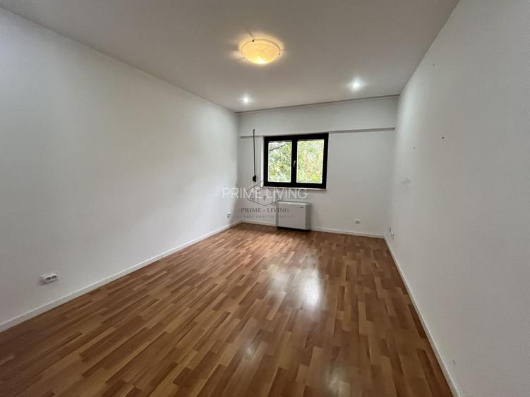 VILA CU 5 CAMERE LA INCHIRIERE PE MALUL LACULUI STRAULESTI - 11