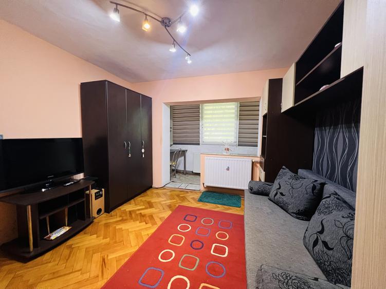 Apartament 3 camere, etaj 3, boxa - zona Torontalului
