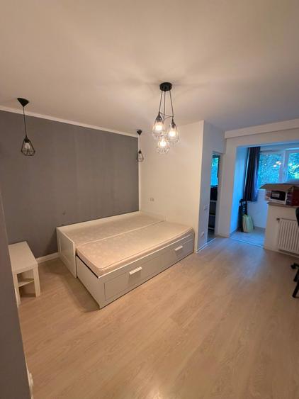 Garsonieră cu balcon închis de 23 mp de închiriat în Dristor, Strada Schitului