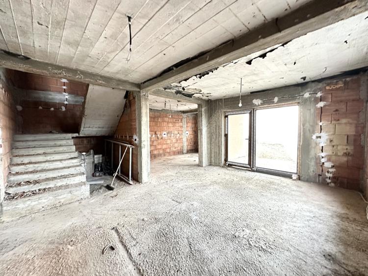 Duplex la roșu cu 5 camere, 127 mp utili 305 mp teren - Dumbravita