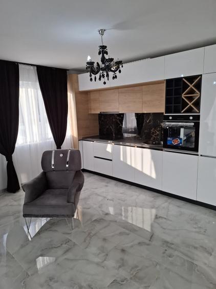 Apartament cu 3 camere decomandate