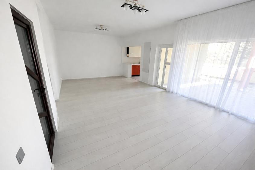 Clădire profesională ~600 mp – structură pe cadre – terasă – curte 250 mp acces