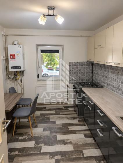 Apartament de vanzare cu 3 camere, 2 bai, zona Soarelui