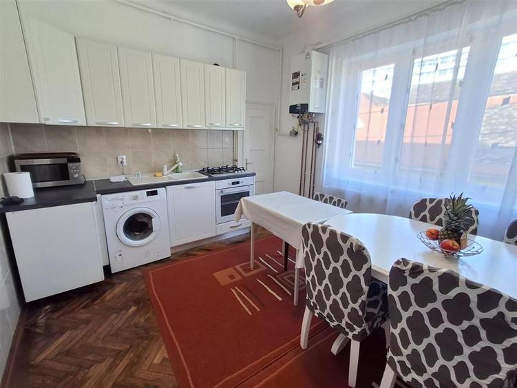 Apartament 3 camere zona Orasul de Jos