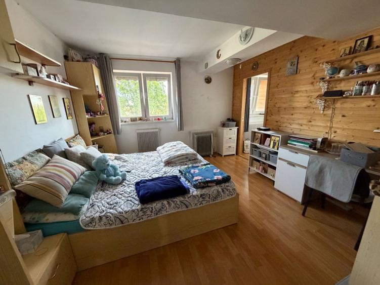 Apartament 4 camere cu scara interioara, zona Cetate