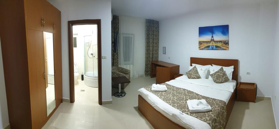 Hotel 25 de camere mobilat utilat central!