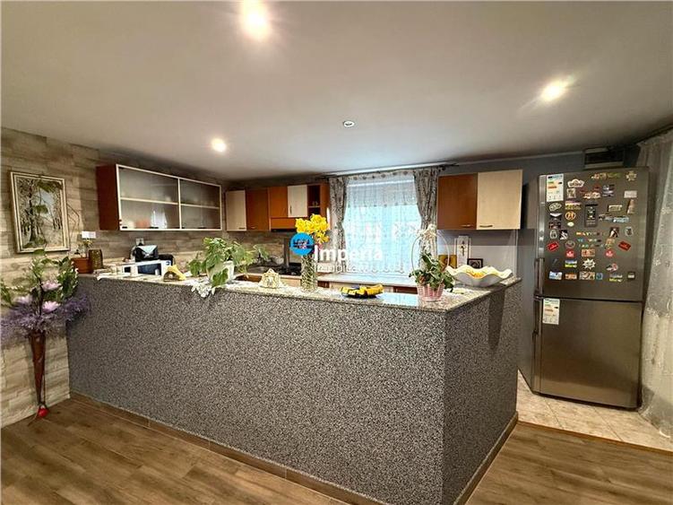 Vila 5 cam, Garaj, 450 teren, asfalt, Omenia Valea Adanca Iasi