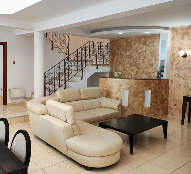Vila duplex, garaj, zona Scoala Britanica