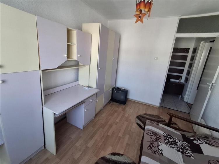 Apartament 2 camere decomandat zona Valea Aurie