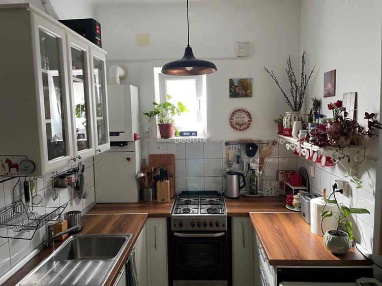 Apt. 3 camere in vilă, curte proprie + subsol 52 mp, A. Mureșanu, str. N. Iorga - 7