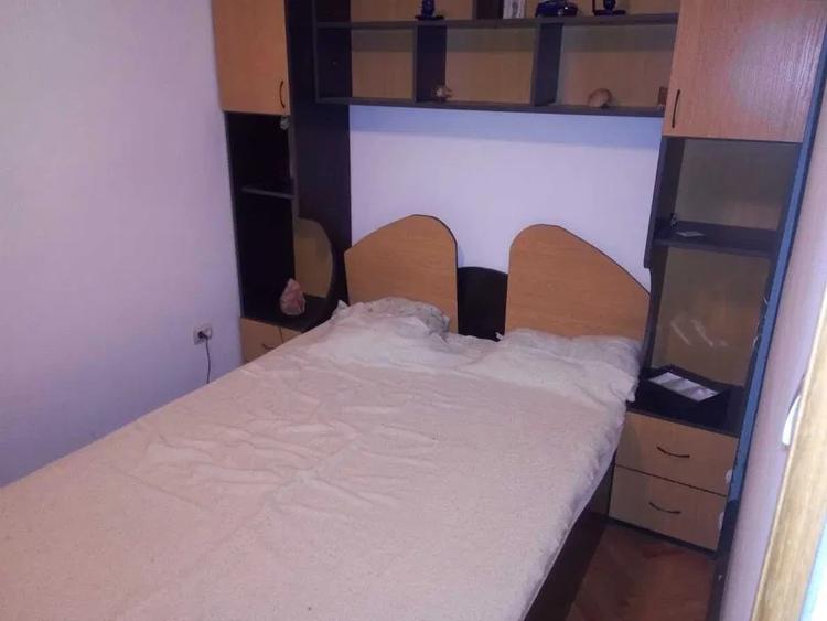 Vand in Al.Savinesti ap.2 camere, semidecomandate,et.4 din 4, mobilat si utilat