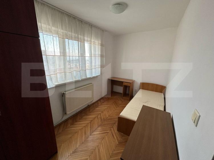 Apartament 4 camere, 55 mp decomandat, zona Cetate