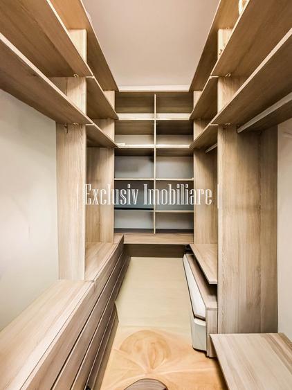 Vedere Frontala la Mare si Plaja la Picioare - Apartament cu Parcare Privata