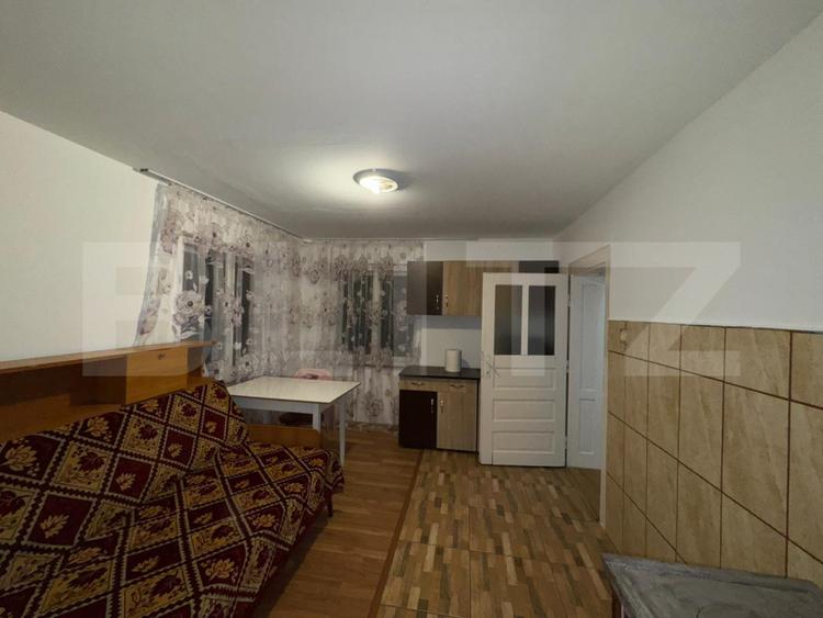 Casa cu 4 camere, 117 mp, teren generos de 5594 mp, in Criscior