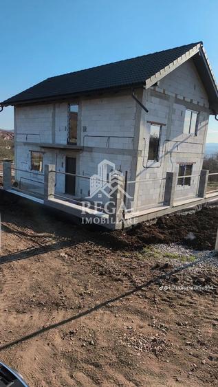 Casă nouă cu etaj de vânzare – zona Latureni | 150 mp utili