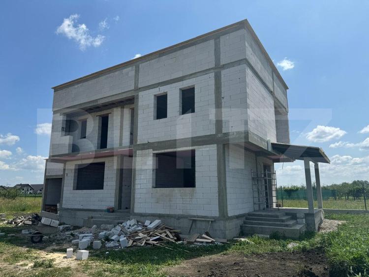 Casa individuala , la rosu, Radauti