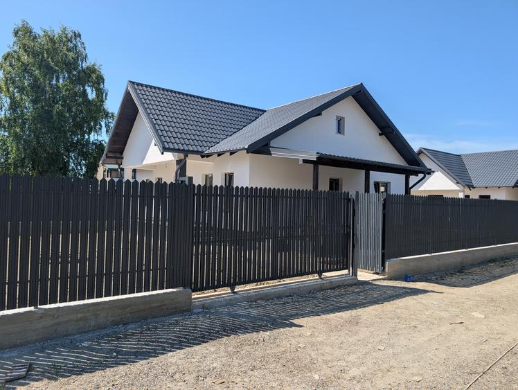 Vând casa la cheie în Hemeius - Parc Dendrologic