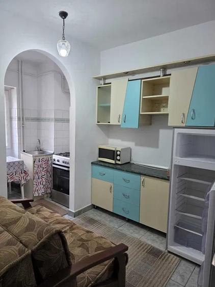 Apartament 2 camere decomandat, Nicolina, 350 euro.