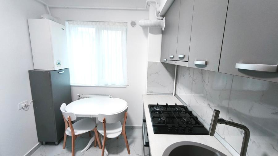 Apartament 1 camera mobilat, etaj 1, bloc NOU, statie autobuz CUG - VA