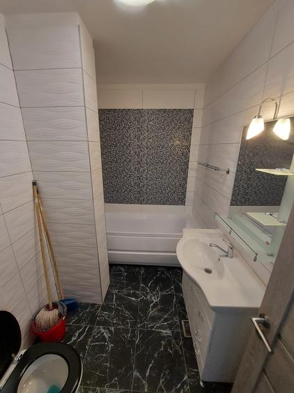 Apartament cu 3 camere,etaj intermediar,parcare subterana,zona Eroilor