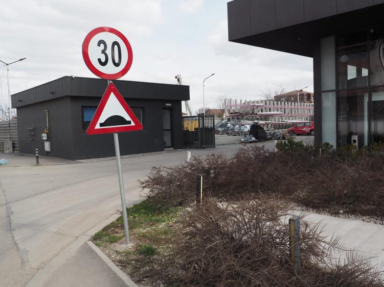 HALĂ CU RAFTURI INCLUSE ȘI 4 RAMPE TIR – BRAGADIRU, INCITY