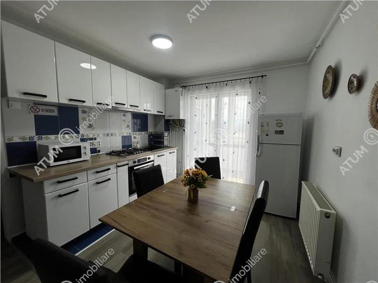 Apartament 3 camere la etaj intermediar si pivnita zona Vasile Aaron