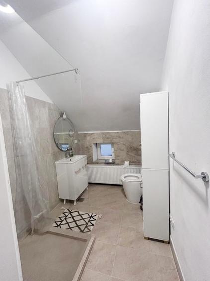 De inchiriat apartament DEOSEBIT la casa, cu 3 dormitoare