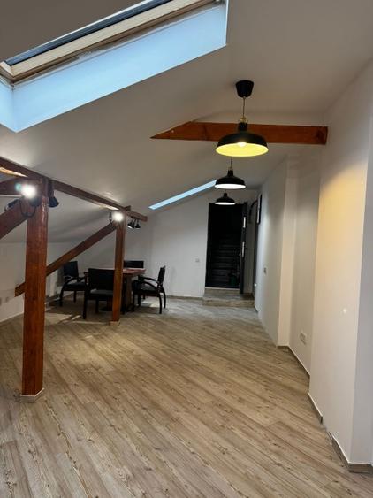 De închiriat mansardă open space Piața Mihail Kogălniceanu, București