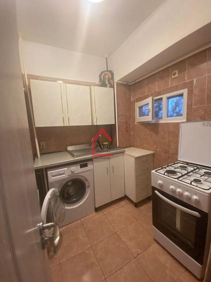 Garsonieră, Renovată, etaj intermediar, la bulevard, zona Frumoasa