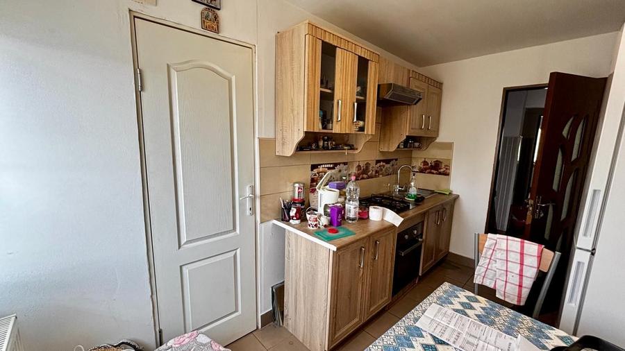 VANZARE APARTAMENT 3 CAMERE - DECOMANDAT - 2 BAI MIHAI BRAVU, PLOIESTI