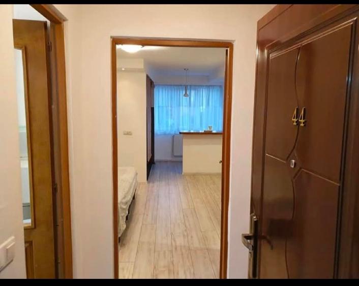 Garsonieră renovată, central Sighișoara, mobilată complet – investiție