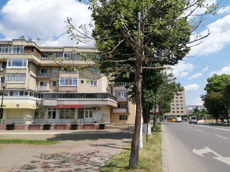 Spațiu comercial 200 mp ultracentral singurul vad pietonal 100% Roman - 5