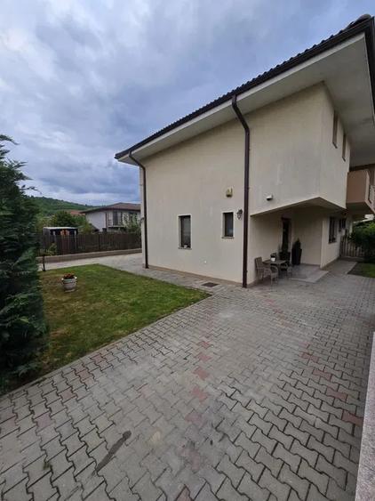 Duplex de vânzare | Curte generoasă | Stradă privată | zona Terra