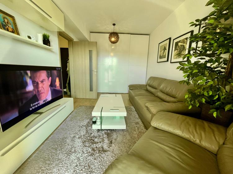 Apartament de vanzare, 3 camere, decomandat, 52 mp, Nicolina
