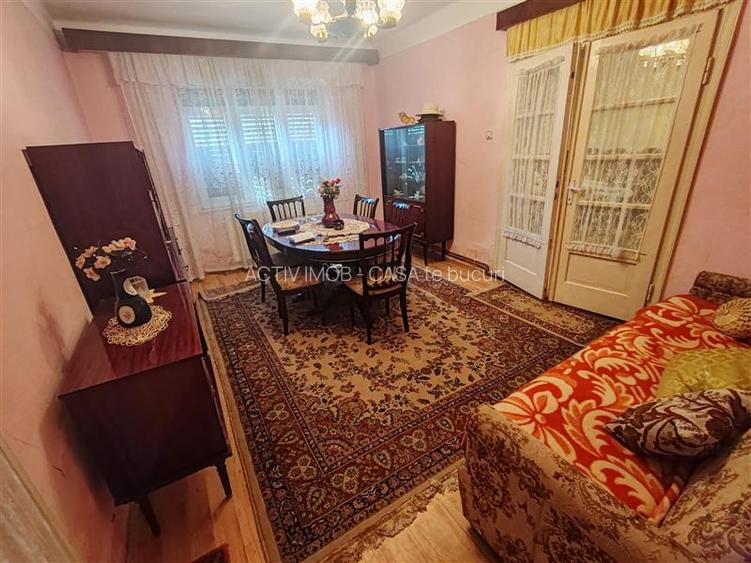 Bocsa Montana, Casa cu pridvor generos, ideala pentru familie extinsa. - 3
