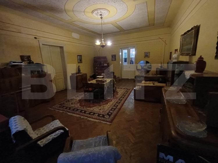 Casa 6 camere, Piata Centrala ,Monument istoric